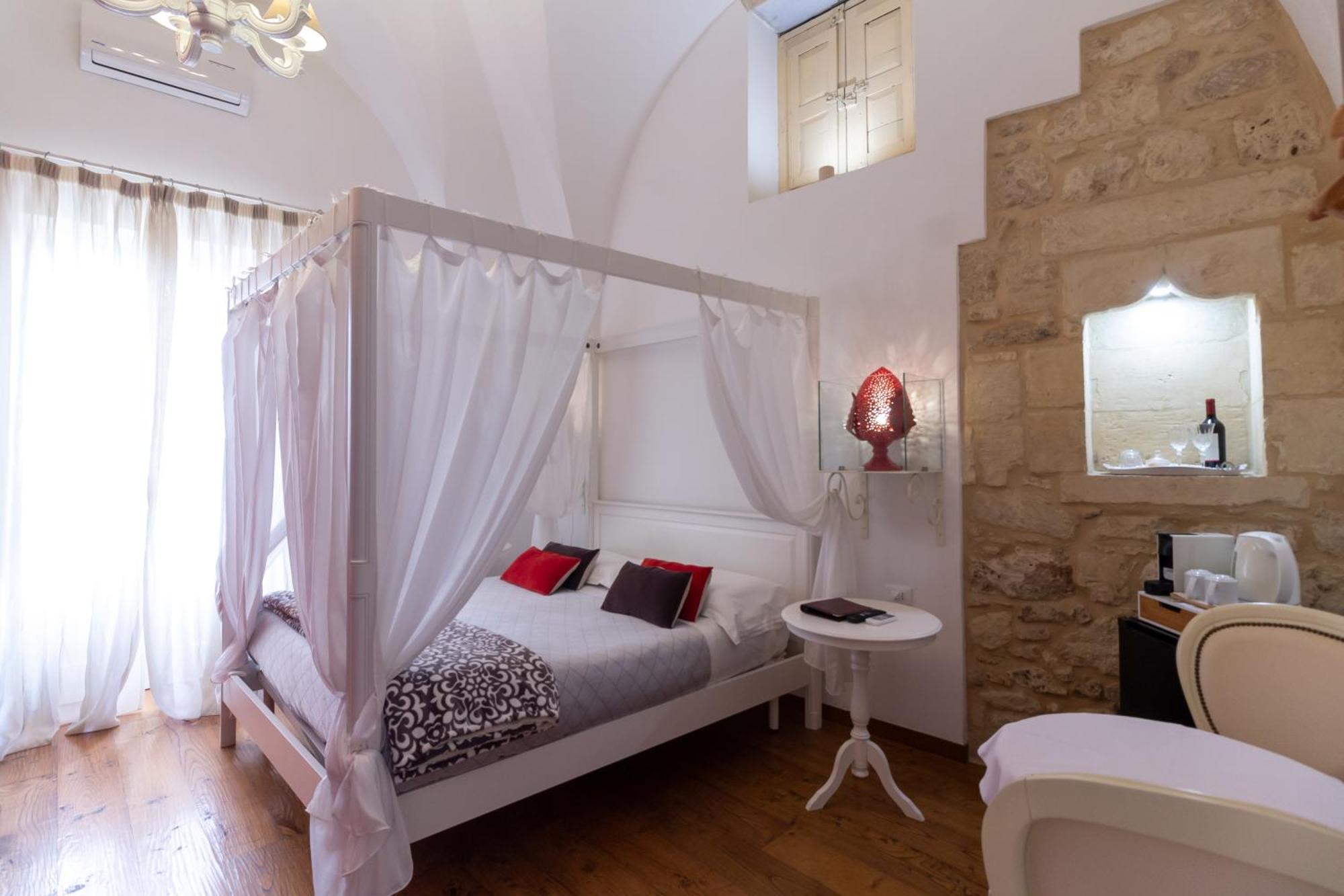 Le Nicchie Luxury Rooms Lecce Ngoại thất bức ảnh